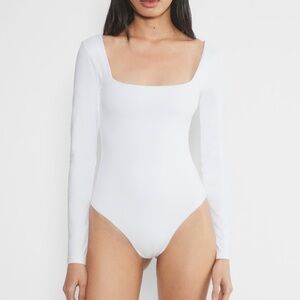 BNWT Babaton Medium Contour Squareneck Longsleeve Bodysuit